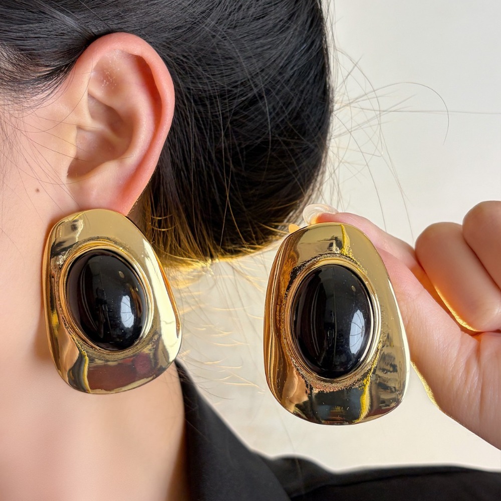 Fashionable Retro Style Earrin - Vintage Fashion Photographers recension och pris