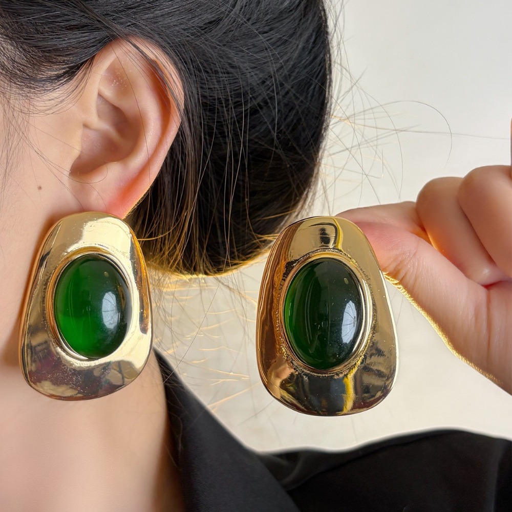 Fashionable Retro Style Earrin - Vintage Fashion Photographers recension och pris