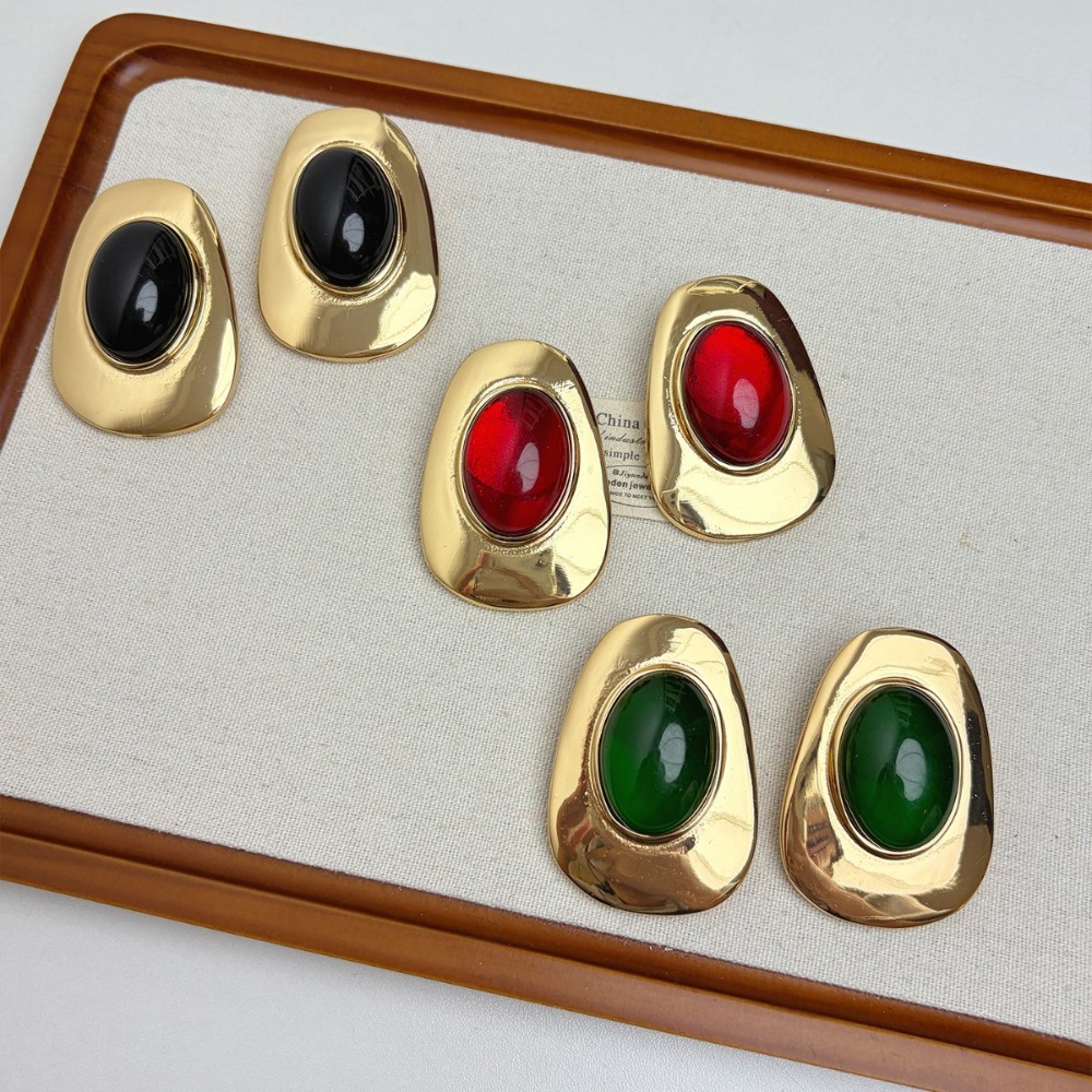 Fashionable Retro Style Earrin - Vintage Fashion Photographers recension och pris
