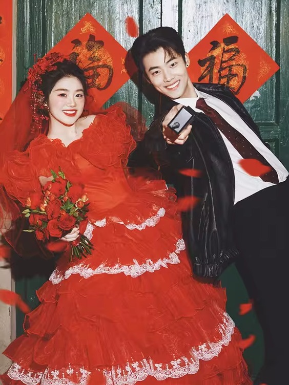Red Vintage Street Style Weddi - Vintage Fashion Photographers recension och pris