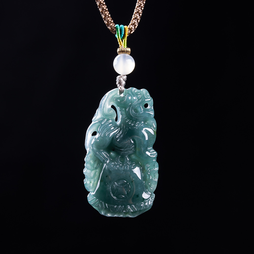 Burmese Jadeite Pixiu Pendant  - Usa Vintage Fashion recension och pris
