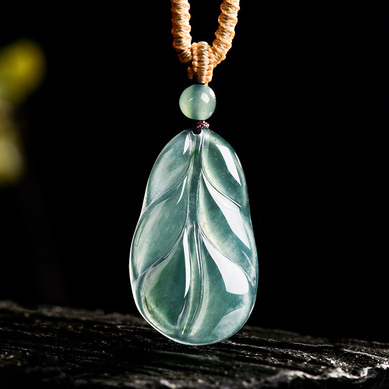 Myanmar Jadeite Leaf Pendant G - Usa Vintage Fashion recension och pris