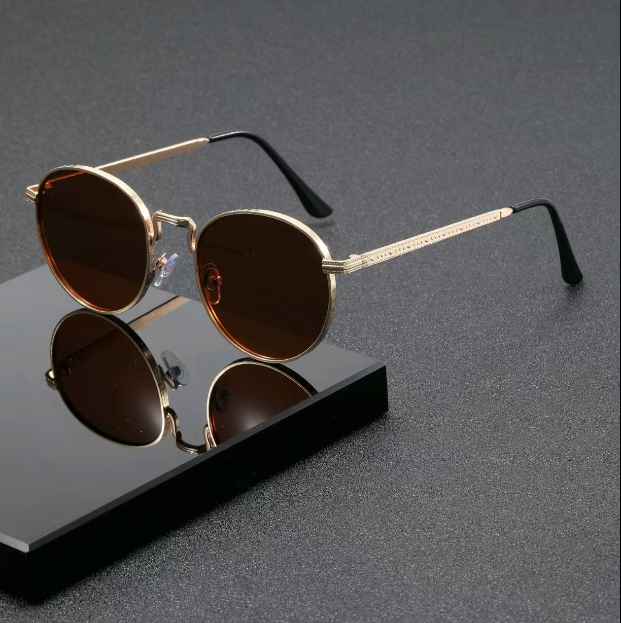 Fashion Classic Round Sunglass - Vintage Fashion Glasses recension och pris
